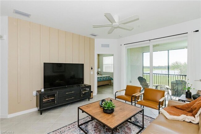 Building Photo - 15275 Green Acre Avenue Unit 338