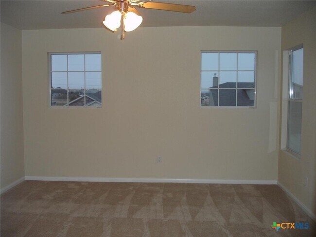 Building Photo - 3304 Thunder Creek Dr