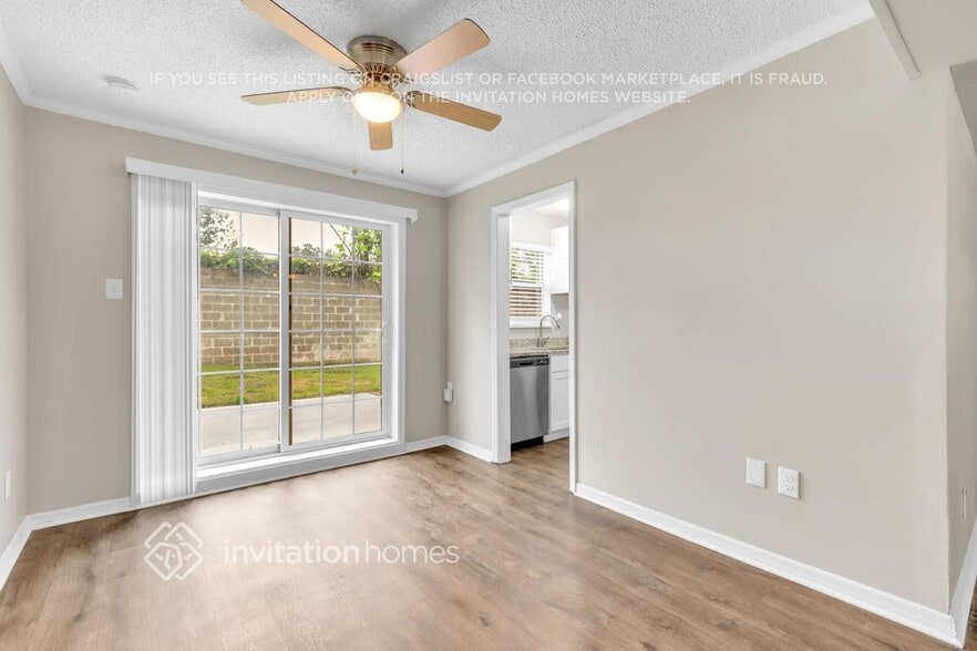 Building Photo - 8061 Delaroche Dr