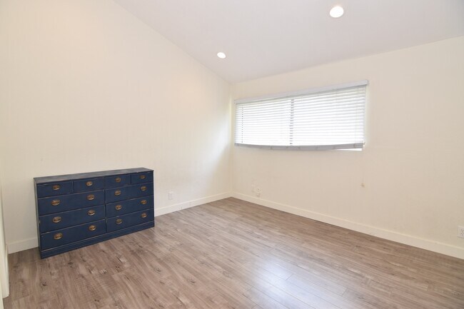 Building Photo - 1295 Elm Ave