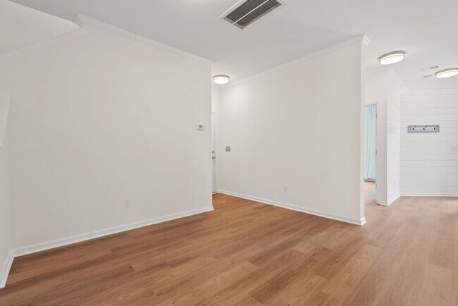 Building Photo - Available now. Beautiful 5 BR/2.5 BA Home in Swygerts Landing!