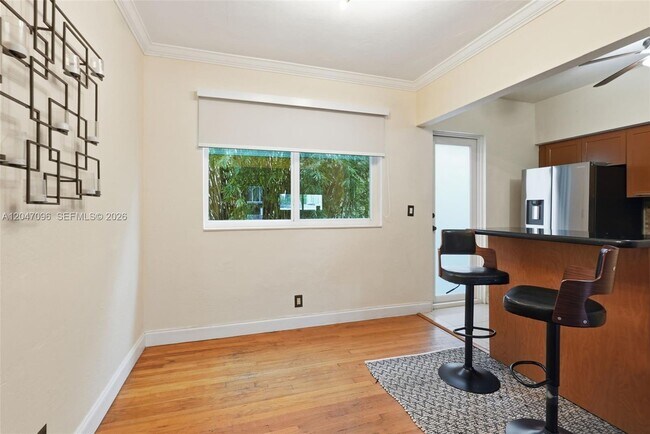 Building Photo - 9881 W Bay Harbor Dr