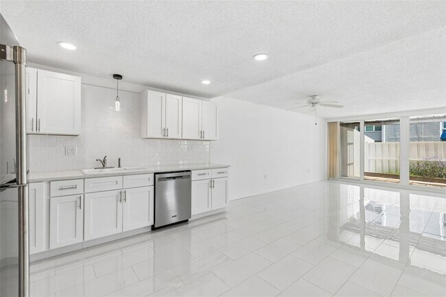 Building Photo - 450 Treasure Island Causeway