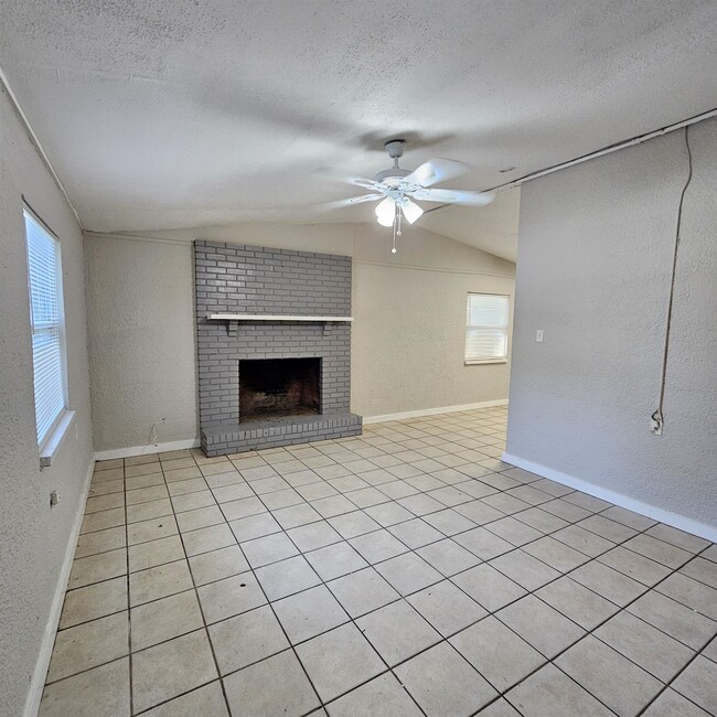 Building Photo - 1516 Majestic Ave