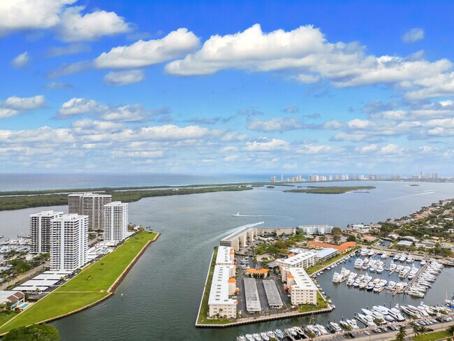 Building Photo - 20 Yacht Club Dr