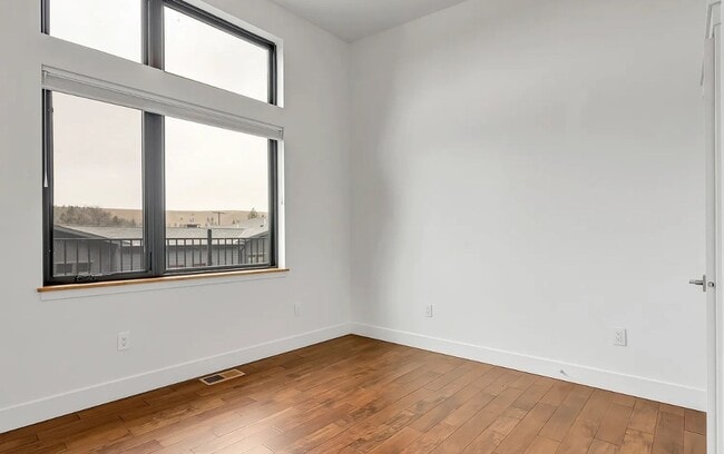 Building Photo - Beautiful Modern Condo in Rattlesnake