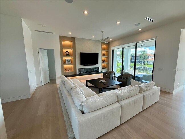 Building Photo - 510 Golf Links Ln