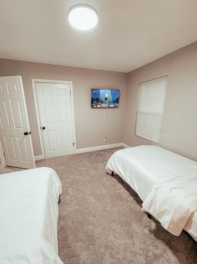 Building Photo - 5226 Perry St