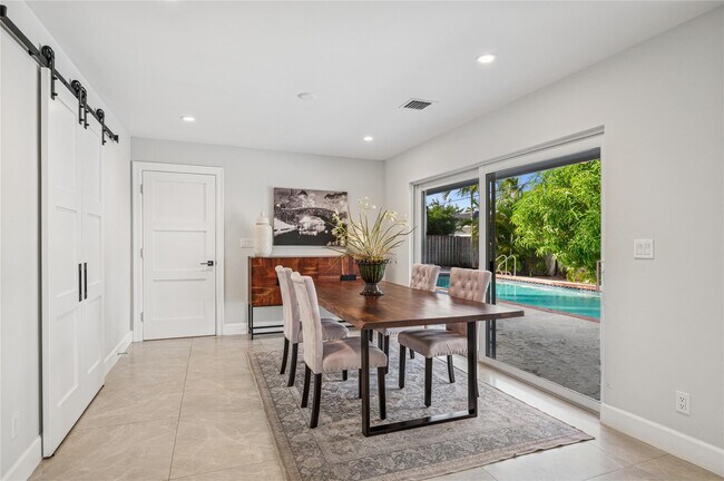 Building Photo - 2657 NE 26th St