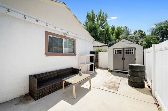 Outdoor Patio 1 - 4839 Lowell Ave