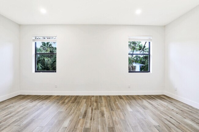 Building Photo - 395 Bella Sol Way