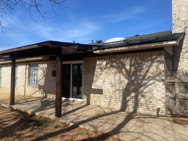 Building Photo - 3417 83rd Dr