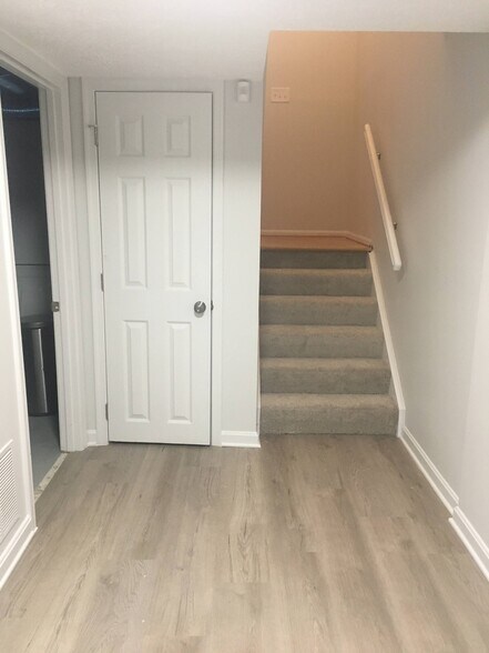 Building Photo - 1524 Woodcrest Dr