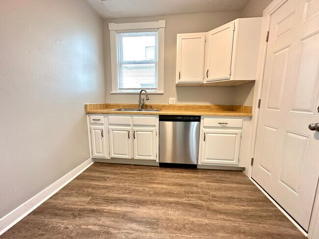 Building Photo - 4017 Corinth Blvd