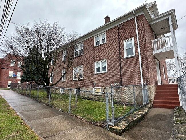 Building Photo - 403 Wayne St