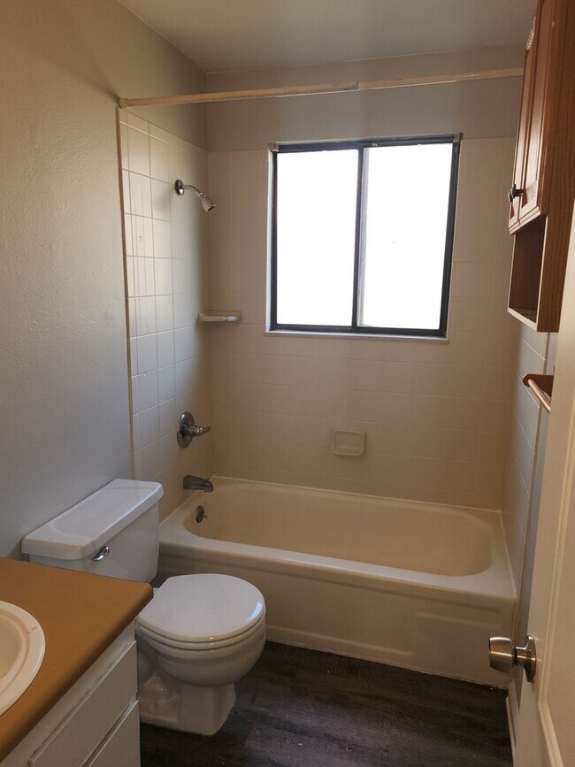 Building Photo - Academy and Vickers--Ranch Style Townhome!