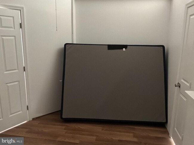 Building Photo - 1325 Main St