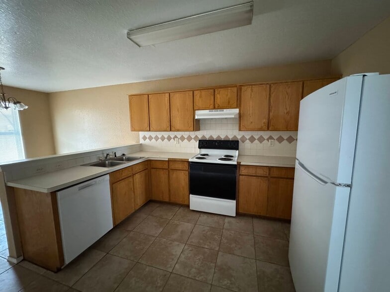 Building Photo - 3203 Toledo Dr