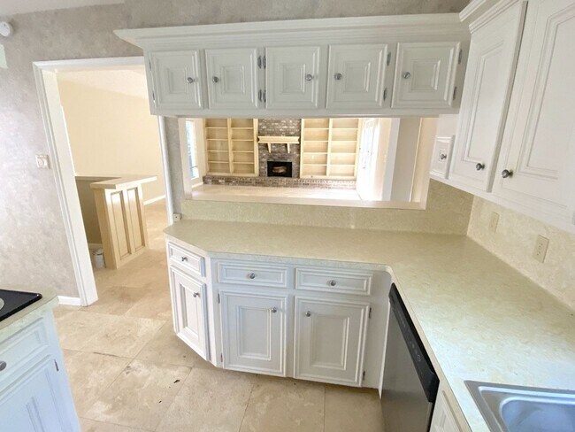 Building Photo - Briar Hill Beauty- Coming Soon