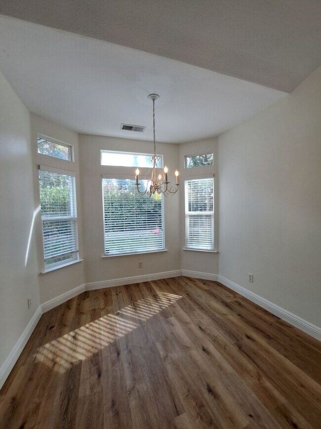 Building Photo - Gorgeous Fresno Residence with Premium Fin...