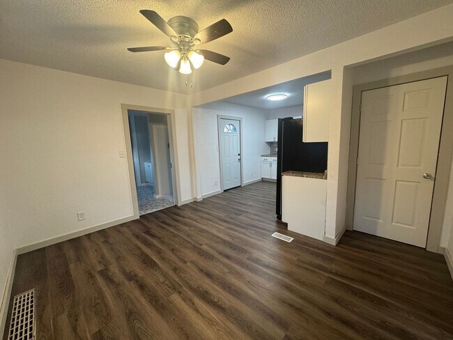 Building Photo - Remodeled 4 Bed 2 Bath For RENT