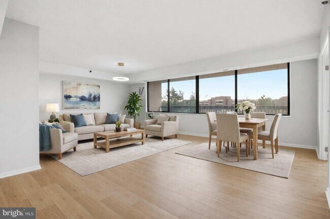 Building Photo - 3713 S George Mason Dr