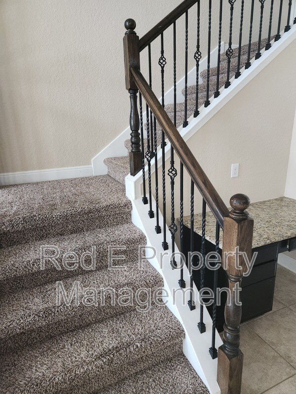 Building Photo - 1806 Ayleth Ave