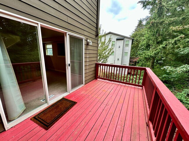 Building Photo - Beautiful 6-bedroom 4-bathroom home in an upscale neighborhood in the Sexton Mountain section of ...