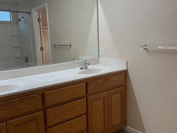 Building Photo - This beautifully updated 3-bedroom home features a spacious loft that can easily be converted int...