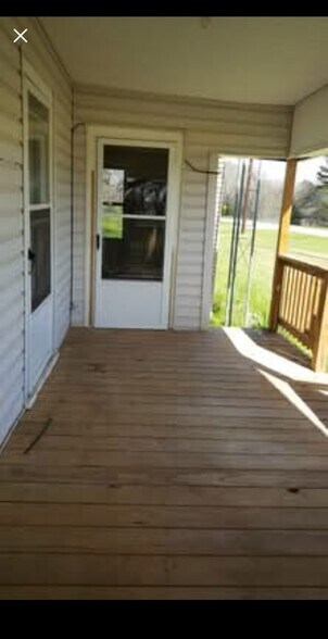 Building Photo - 5051 State Hwy 135 N