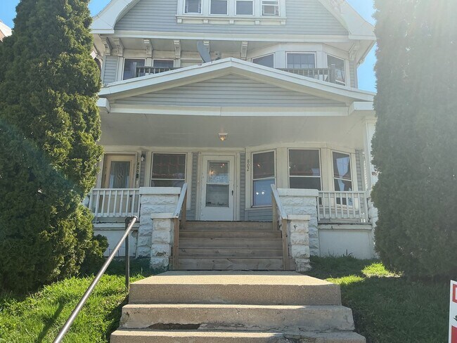 Building Photo - 800-802 S 32nd St