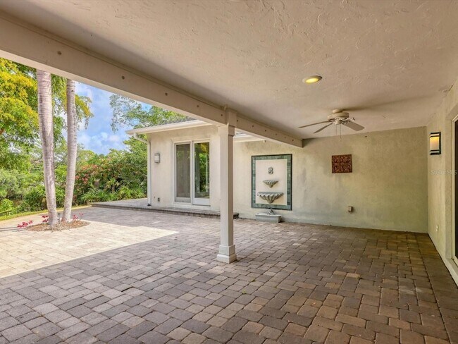 Building Photo - 3424 Tanglewood Dr