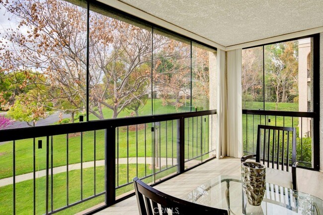 Building Photo - 5500 Paseo Del Lago W