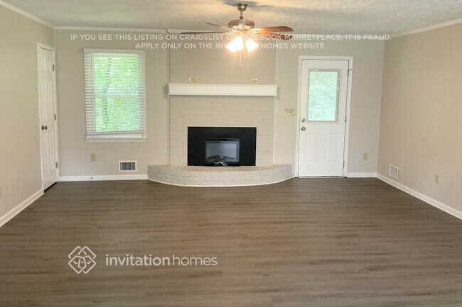 Building Photo - 246 Sandra Dr NW