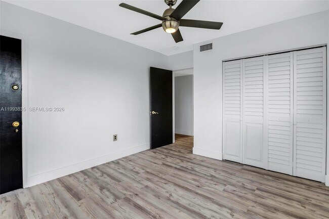 Building Photo - 285 NE 191st St