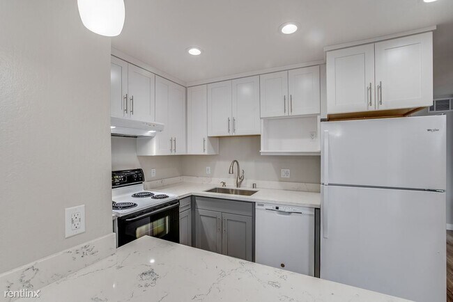 Building Photo - 3 br, 2 bath Duplex - 132 Byrne Street