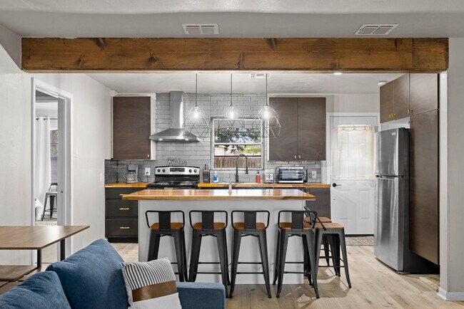 Building Photo - 4717 Edith St