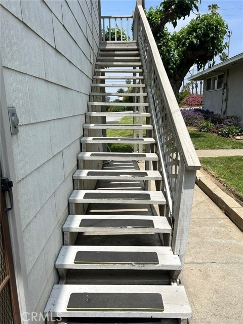 Building Photo - 690 E Cypress Ave