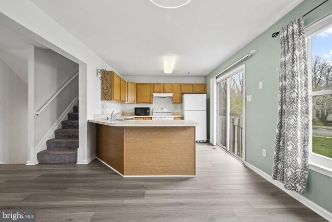 Building Photo - 703 Horse Chestnut Ct