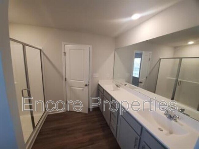 Building Photo - 208 Abercorn Way