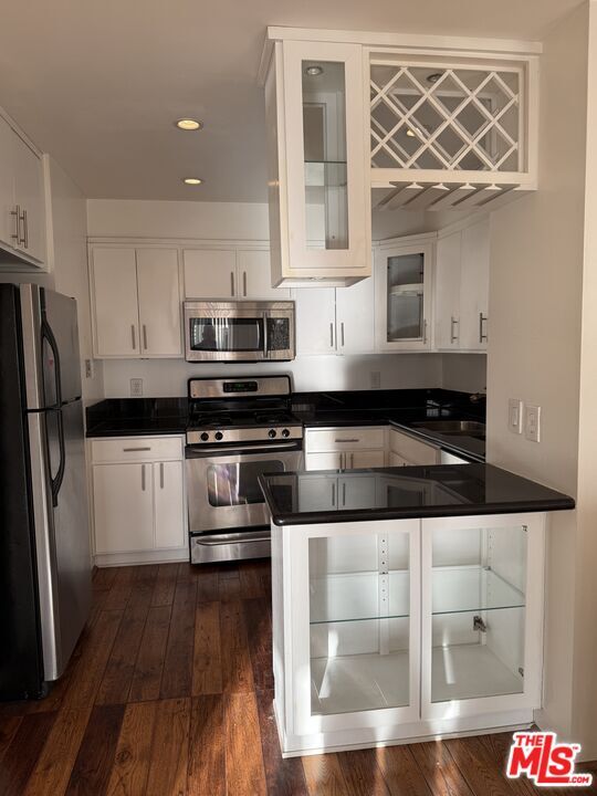 Building Photo - 800 W 1st St