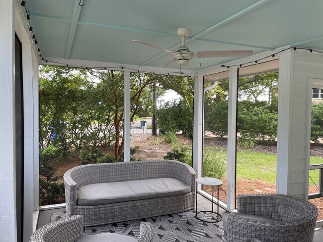 Building Photo - Old Village Cottage - 1.5 Blocks to Pitt Street Bridge