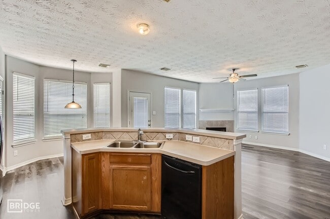 Building Photo - 3138 Red Rover Ct