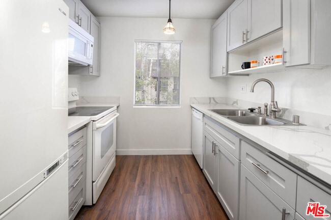 Building Photo - 11201 Summertime Ln