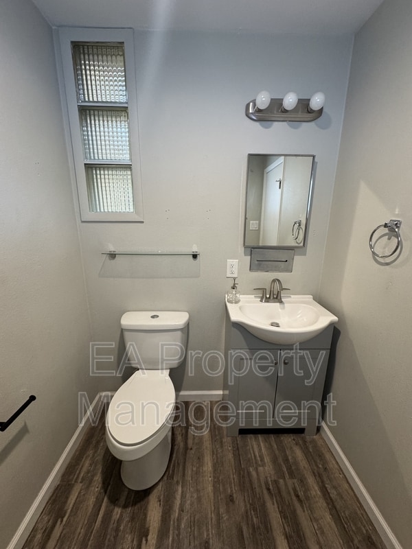 Building Photo - 1417 Dorothy St NE