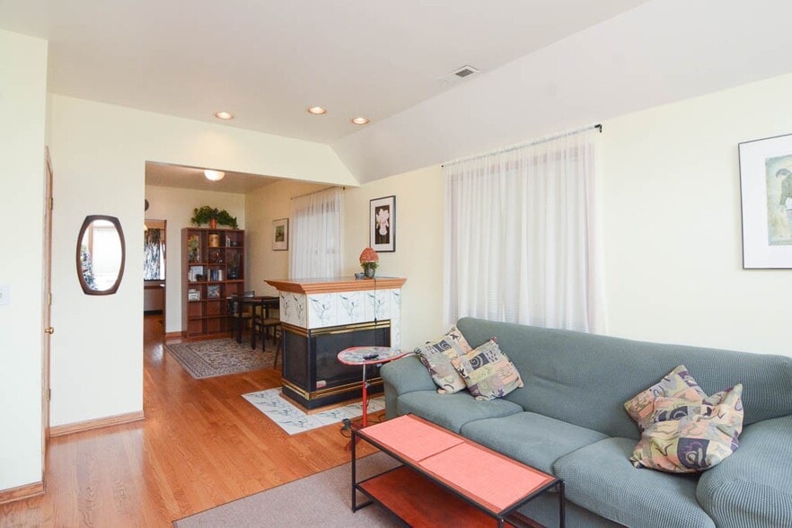 Building Photo - 3713 N Janssen Ave