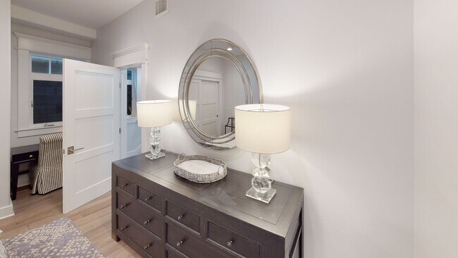 Building Photo - 3bed/3.5 Bath School Year Rental