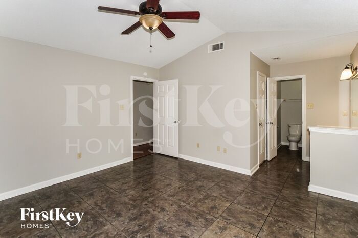 Building Photo - 5923 Willow Springs Dr