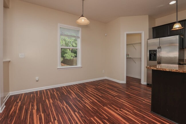 Building Photo - The Landing at Mill Creek community!  Washer / Dryer included