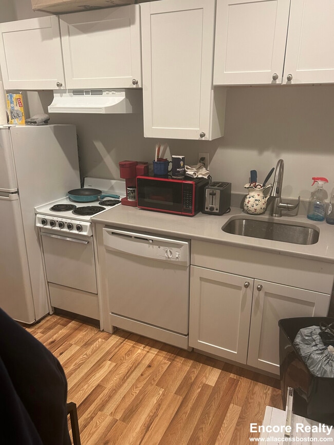 Building Photo - 115 Salem St